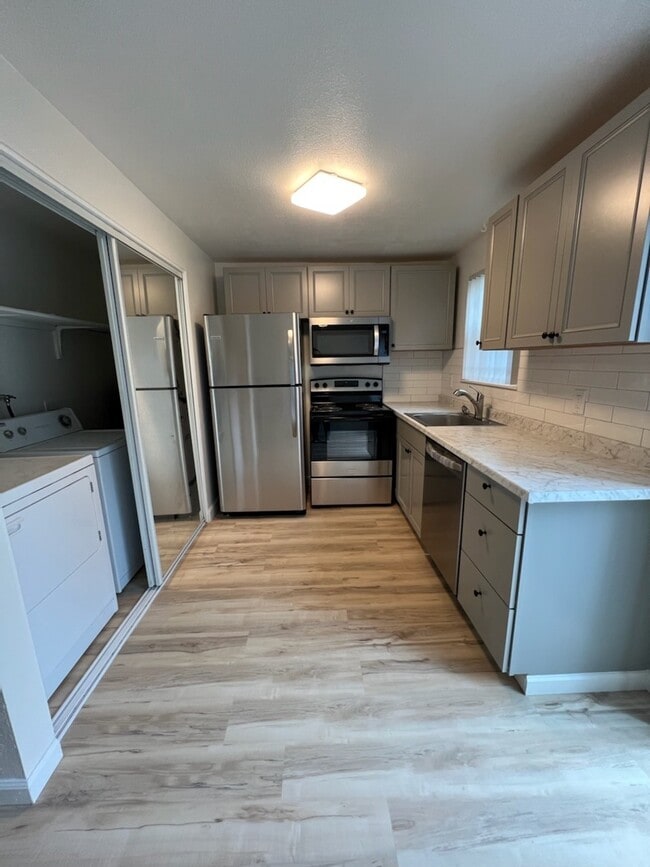 property at 6912 N Richmond Ave
