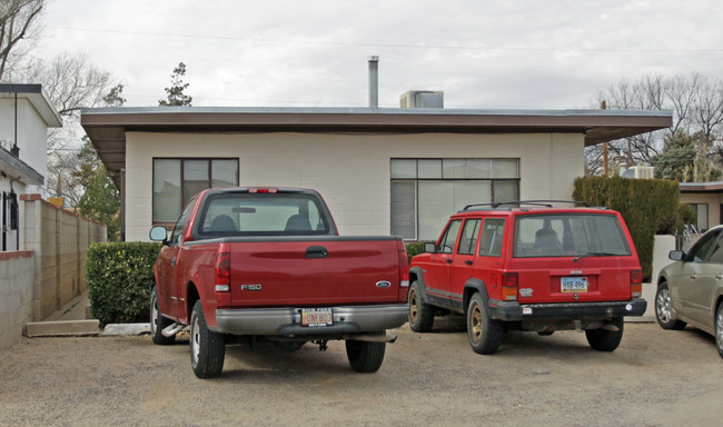 1027 Truman St SE in Albuquerque, NM - Foto de edificio - Building Photo