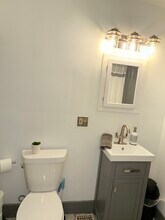 612 W Washington St, Unit 5 in Urbana, IL - Foto de edificio - Building Photo