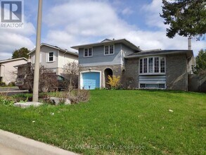 96 Osborne Crescent in Oakville, ON - Building Photo - Building Photo