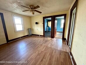 923 Hampton St in Scranton, PA - Building Photo - Building Photo