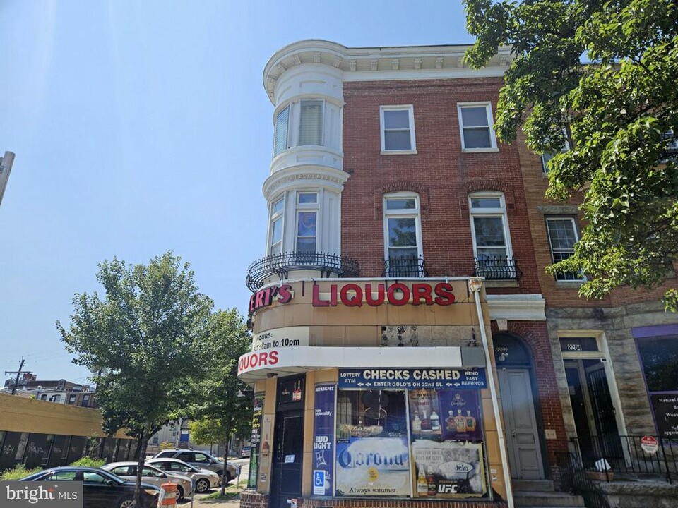 2202 N Charles St in Baltimore, MD - Building Photo