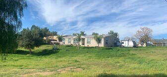 27203 Peach St in Perris, CA - Building Photo