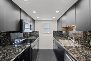 689 NE 6th Ct, Unit 4010 in Boynton Beach, FL - Building Photo