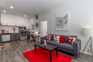 Lennox Flats in Columbus, OH - Building Photo