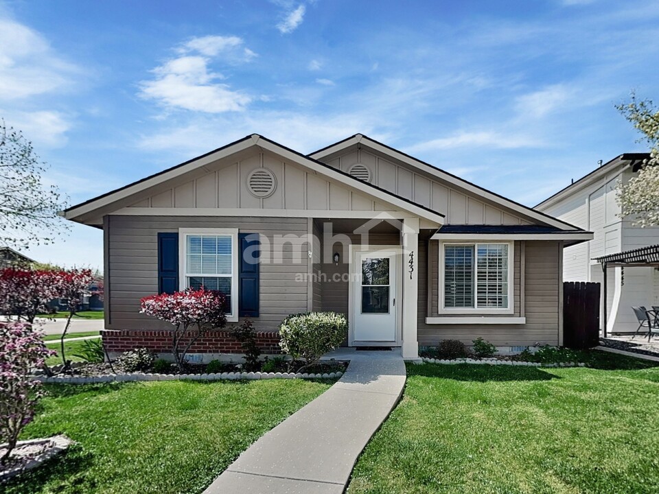 4431 N Elsinore Ave in Meridian, ID - Building Photo