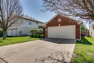6021 Almelo Dr in Round Rock, TX - Foto de edificio - Building Photo