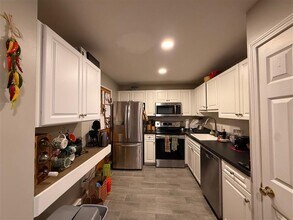 326 Broadway, Unit 19 in Somerville, MA - Foto de edificio - Building Photo