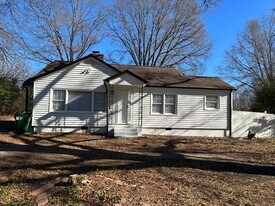 1827 McLean Rd in Charlotte, NC - Building Photo