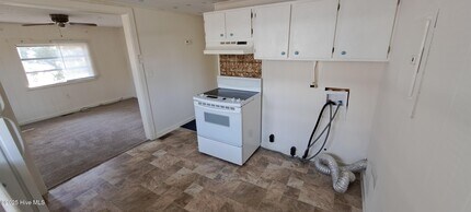 2306 Bay St in Morehead City, NC - Building Photo - Building Photo