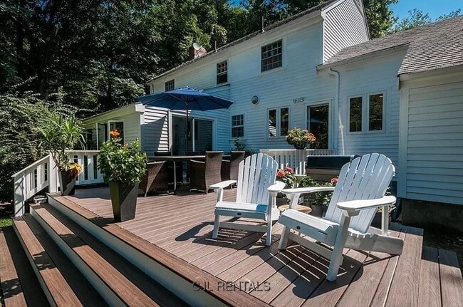 35 Bay State Rd in Wellesley, MA - Building Photo - Building Photo