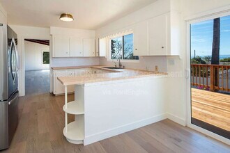 5533 Carpinteria Ave in Carpinteria, CA - Building Photo - Building Photo