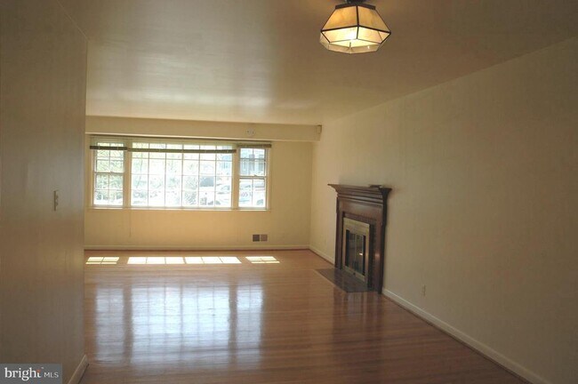 6930 Hector Rd in McLean, VA - Foto de edificio - Building Photo