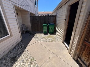 13864 Lear Blvd in Reno, NV - Building Photo - Building Photo