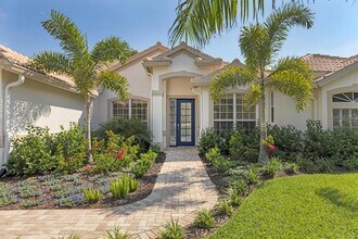 8501 Park Shore Ln in Sarasota, FL - Building Photo - Building Photo