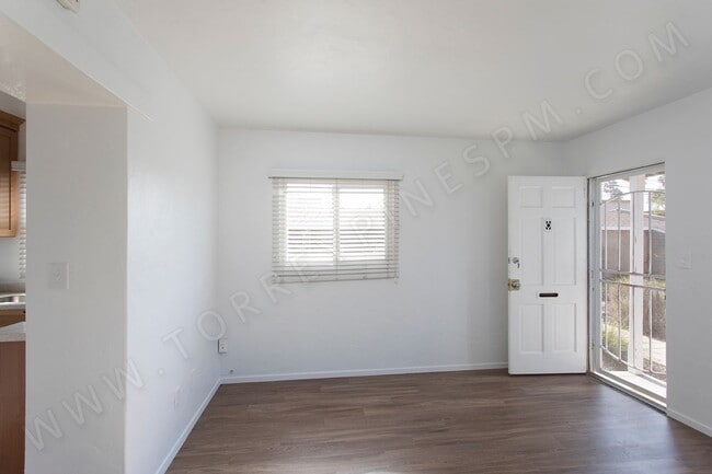 4915 Saratoga Ave in San Diego, CA - Building Photo - Building Photo