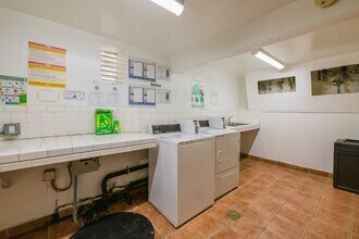 MC 1234 Berendo Properties LLC in Los Angeles, CA - Building Photo - Interior Photo