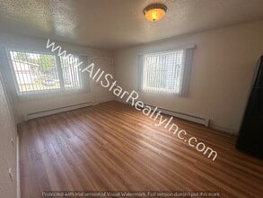 1549 Karluk St in Anchorage, AK - Foto de edificio - Building Photo