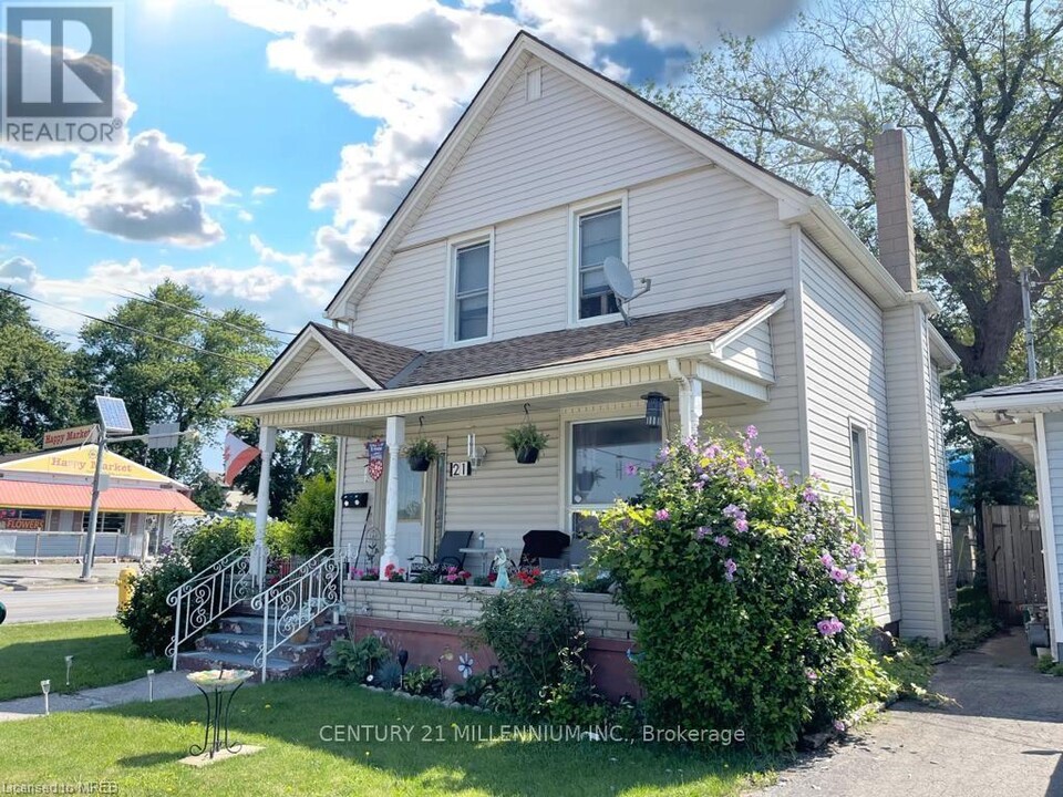 21 BRIDGE St in Port Colborne, ON - Building Photo