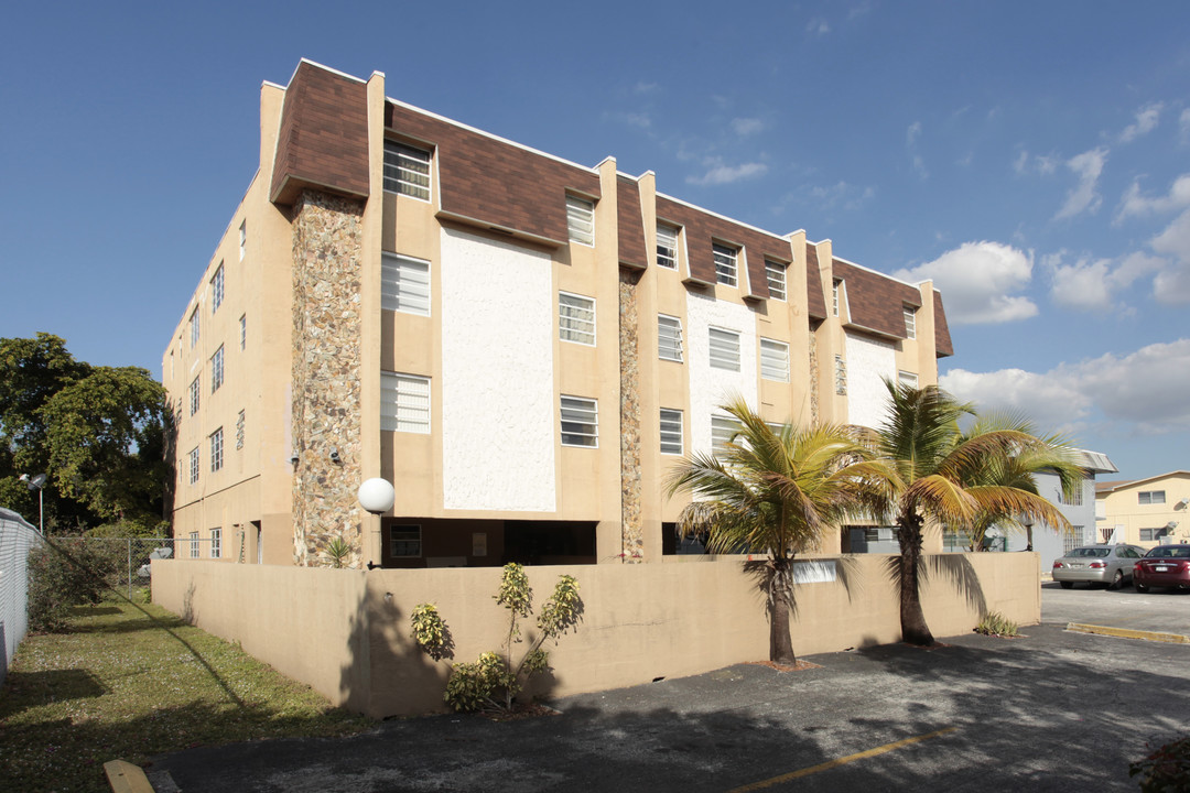 Johnson Street  Apartments in Pembroke Pines, FL - Building Photo