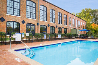 Lofts By The Lake in Greer, SC - Foto de edificio - Building Photo