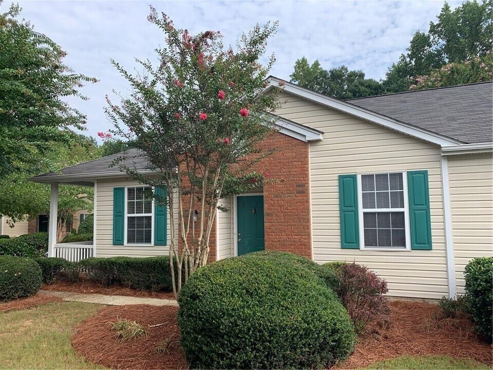 320 Harmony Ct in Alpharetta, GA - Building Photo
