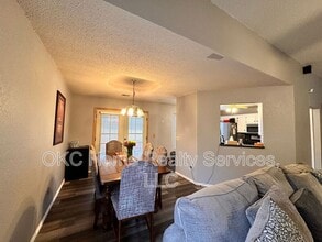 17316 Valley Crst in Edmond, OK - Foto de edificio - Building Photo