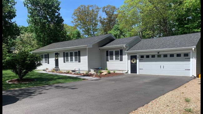 8 Edgewood Ter in Wolfeboro, NH - Building Photo - Building Photo