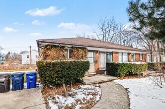 924 Lutz Ave in Ann Arbor, MI - Foto de edificio - Building Photo