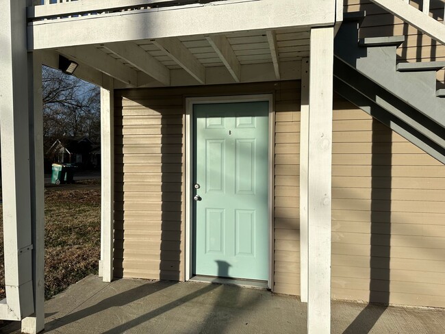 property at 709 E 6th St