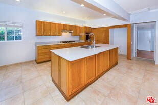 3751 Scadlock Ln in Los Angeles, CA - Building Photo