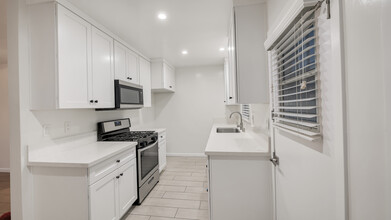 11216 Tiara St in Los Angeles, CA - Building Photo - Building Photo
