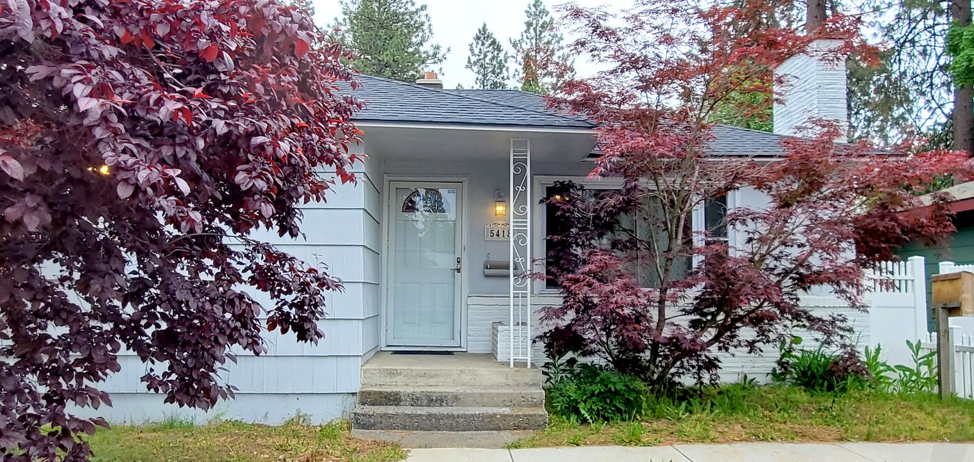 5418 N Maple St, Unit B in Spokane, WA - Foto de edificio