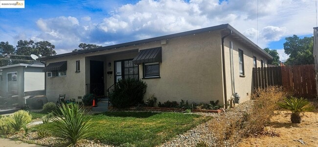 25 Dimaggio Ave in Pittsburg, CA - Building Photo - Building Photo
