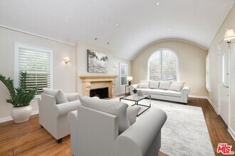 1211 S Genesee Ave in Los Angeles, CA - Building Photo - Building Photo