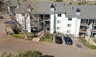 13085 W Cedar Dr in Lakewood, CO - Building Photo