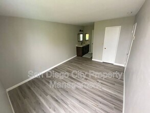 6930 Hyde Park Dr in San Diego, CA - Building Photo - Building Photo