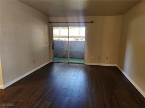 2606 S Durango Dr in Las Vegas, NV - Building Photo - Building Photo