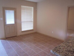 9216 Liberty Crossing Dr in Fort Worth, TX - Foto de edificio - Building Photo