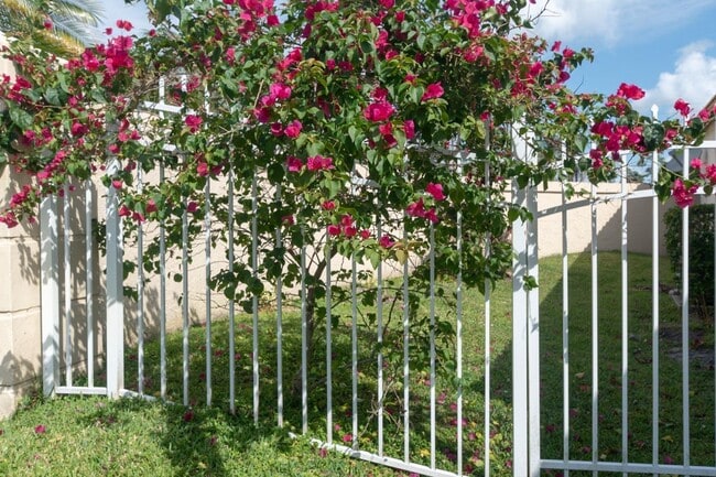 608 Lake Wellington Dr in Wellington, FL - Building Photo - Building Photo