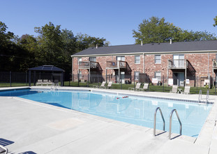 Jamestown Village in New Castle, IN - Foto de edificio - Building Photo