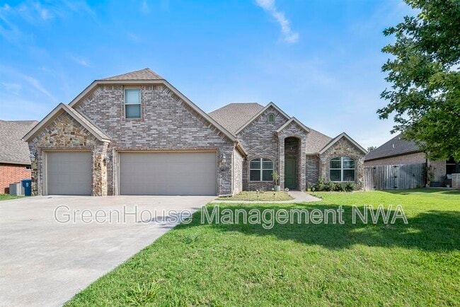 property at 4402 SW Alfalfa Ave
