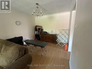 20 Mallaby Rd in Toronto, ON - Building Photo - Building Photo