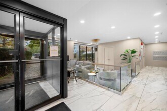 141 Great Neck Rd in Great Neck, NY - Building Photo - Building Photo