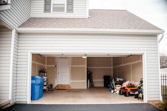 220 Callie Dr in West York, PA - Foto de edificio - Building Photo