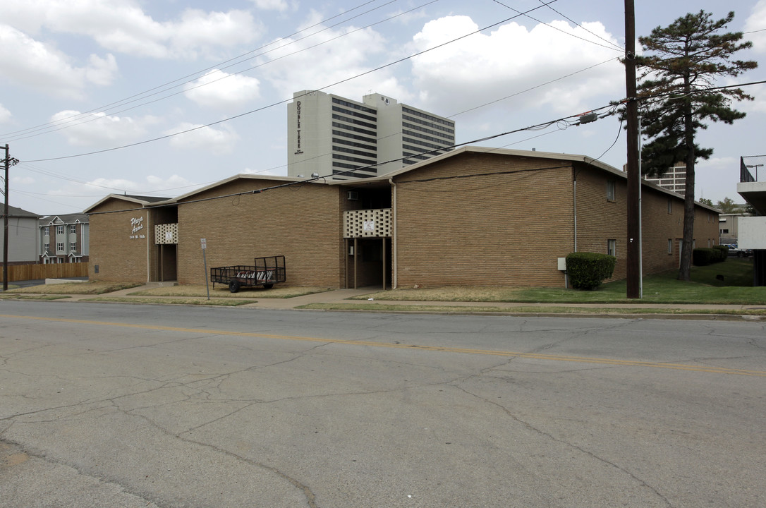 Parkewood in Tulsa, OK - Building Photo