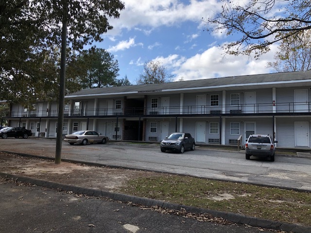 124 W Peacock St in Cochran, GA - Building Photo