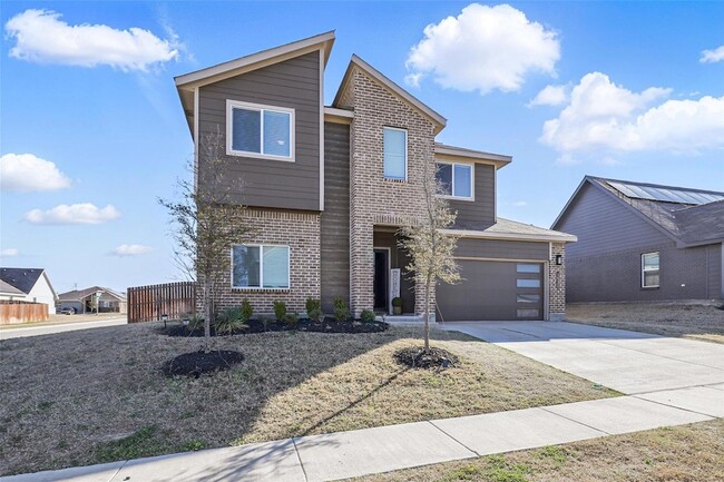 1532 Battery Pk Dr in Alvarado, TX - Building Photo - Building Photo