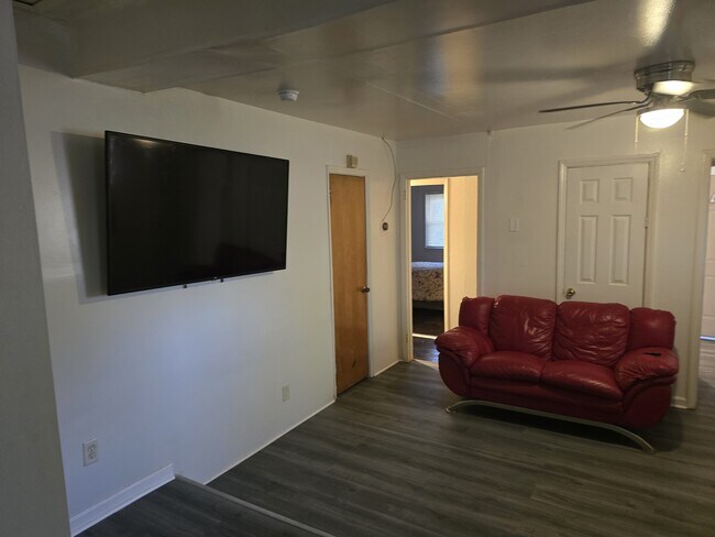 221 Short Hills Dr in Charlotte, NC - Building Photo - Building Photo