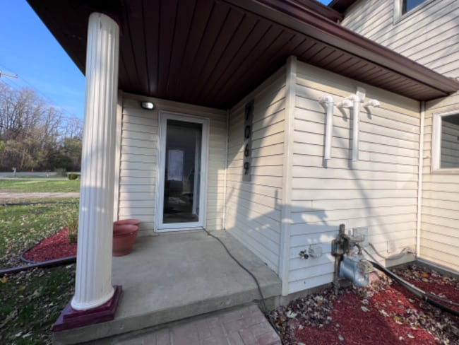 7069 Belleville Rd in Belleville, MI - Building Photo - Building Photo